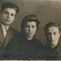 февраль1949г. Николай с сестрой Анной и братом
