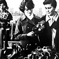 Модельеры Новосибирского кожевенно-обувного комбината О.Г. Маевская, инженер по ассортименту Бодажкова (на переднем плане) и старший модельер А.Г. Орлова просматривают модели, отобранные на оптовую ярмарку в Москву (автор снимка В. Доможиров)