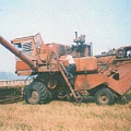 Комбайн в поле
