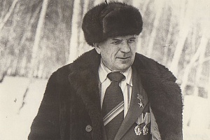 Дроздов С.Г. - комбайнер совхоза «Красовский» Оконешниковского района 