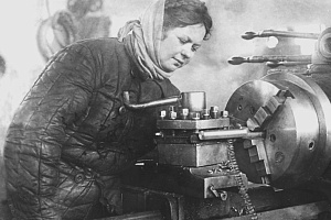 Женщины у станка