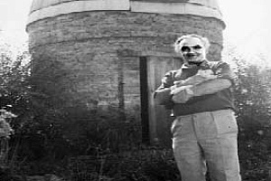 Леонид Леонидович Сикорук рядом с обсерваторией